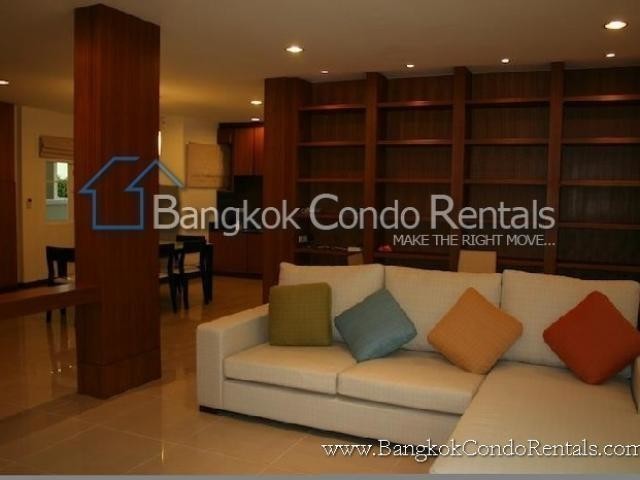 3 Bed Townhouse in Compound for Rent in Pattanakarn