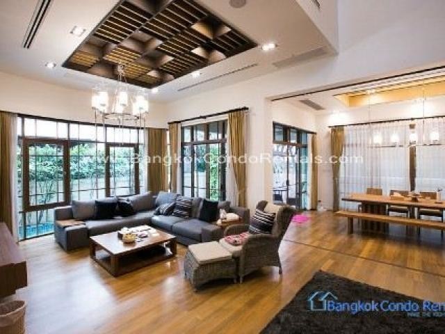 4 Bed Single House Phra Khanong