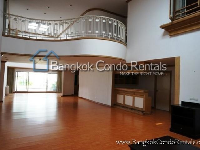 Apartment for Rent in Promphong