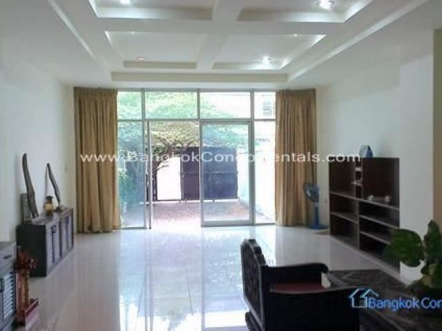 5 Bed Townhouse Punnawithi