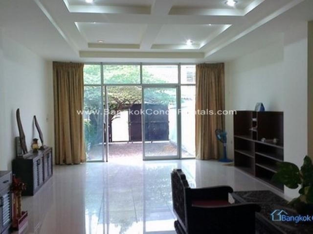 5 Bed Townhouse for rent in Punnawithi