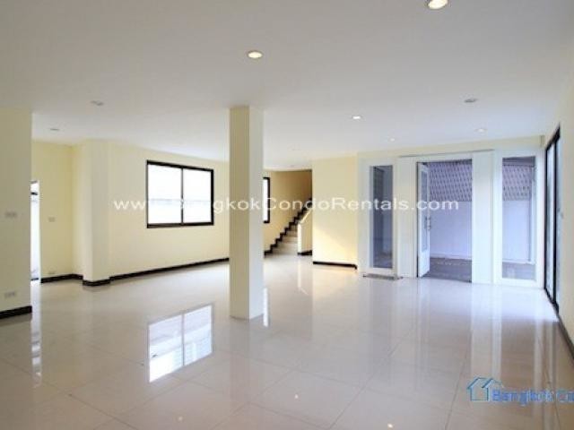 3 Storey Townhouse on Sukhumvit 22