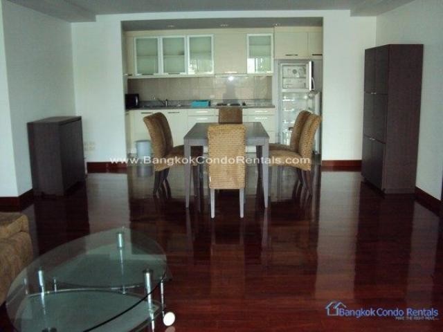 2 bed Urbana Sukhumvit