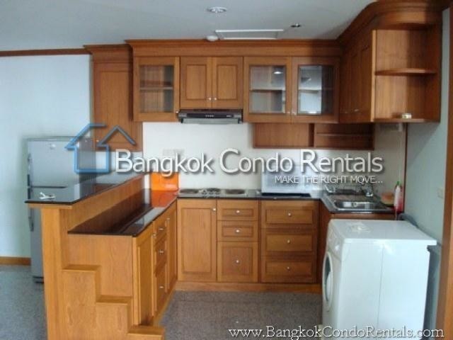 2 bed Witthayu Complex