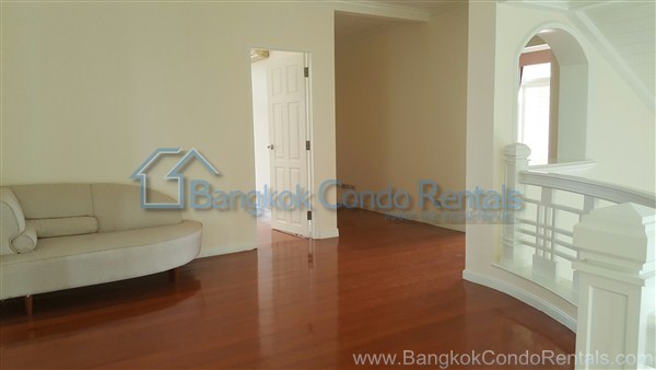 Single House for Rent in Pattanakarn.