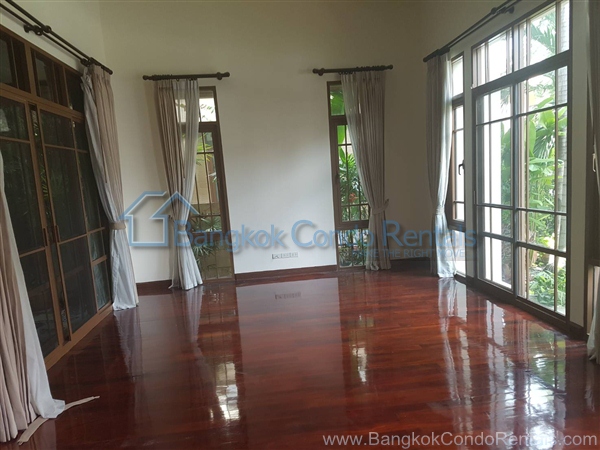 Single House for Rent in Phra Kanong