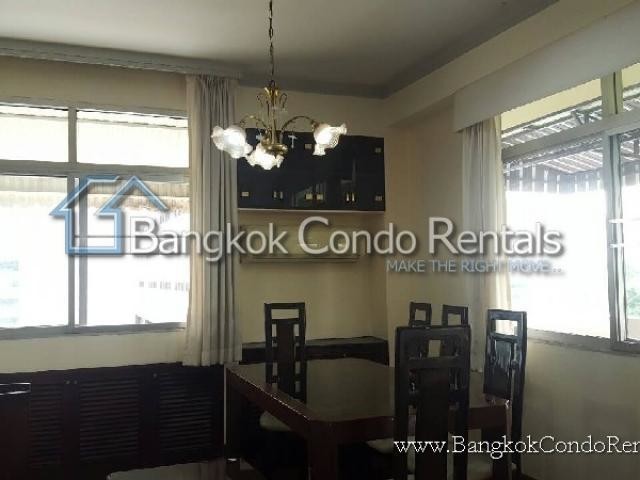 3 Bed Duplex Phloenchit Condo