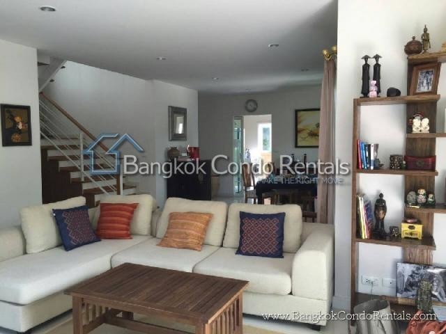 Single House for Rent in Pattanakarn.