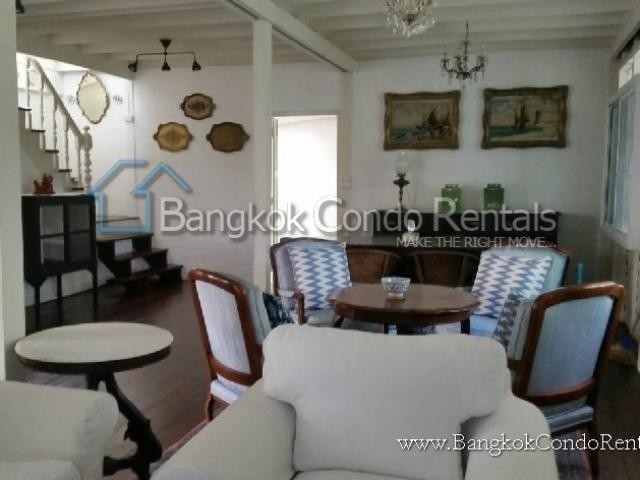Detached House For Rent in Pra kanong.