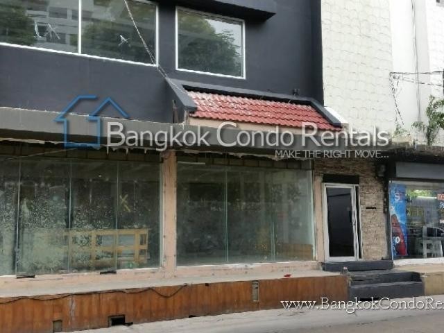 Shophouse For Rent in Asoke