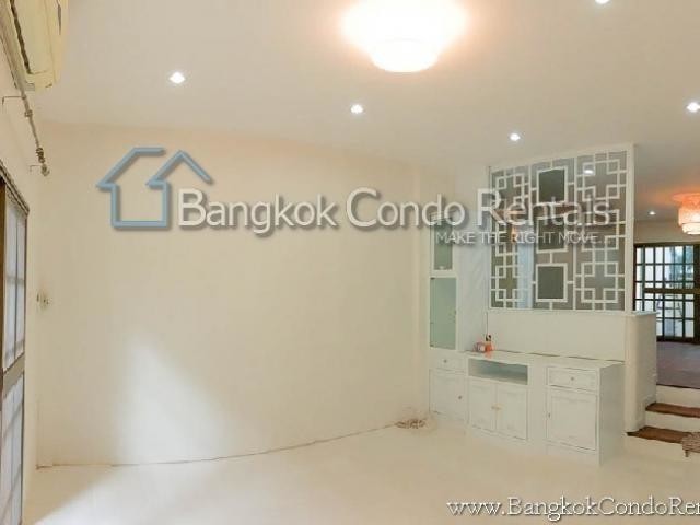 A Cozy House for Rent in Sathorn