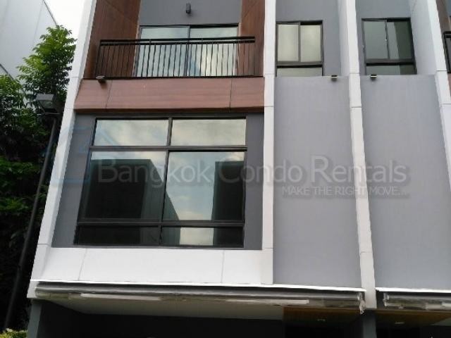 Single House for Rent in Pattanakarn.