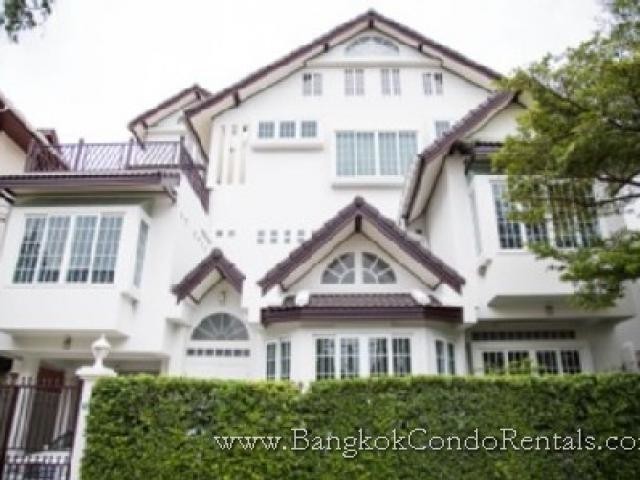 Single House for Rent in Prompong.
