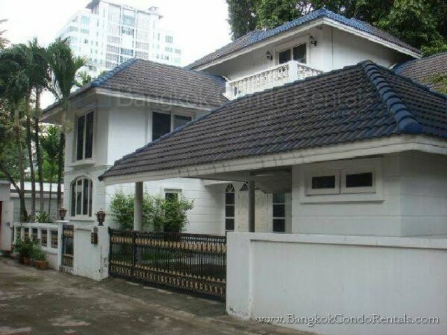 Single House for Rent in Thong Lor.