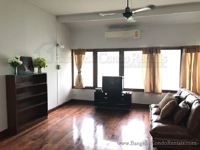 Single House for Rent in Thong Lor.