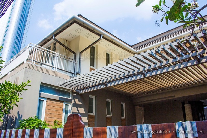 Single House for Rent in Asoke.