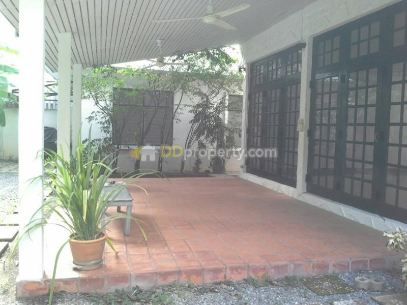 Single House for Rent in Sathorn.
