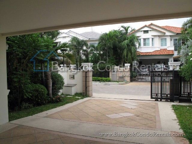 Single House for Rent in Bangna.