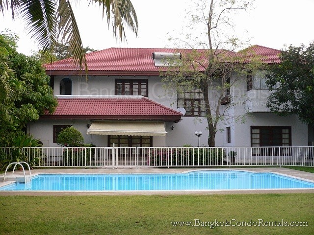 Single House for Rent in Bangna.