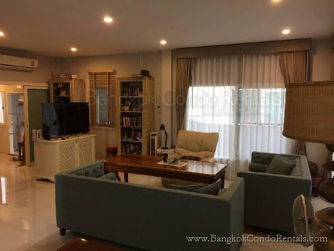 Single House for Rent in Bangna.