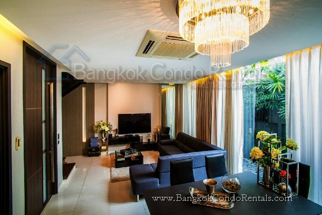 Superluxury Townhouse in Ekamai.