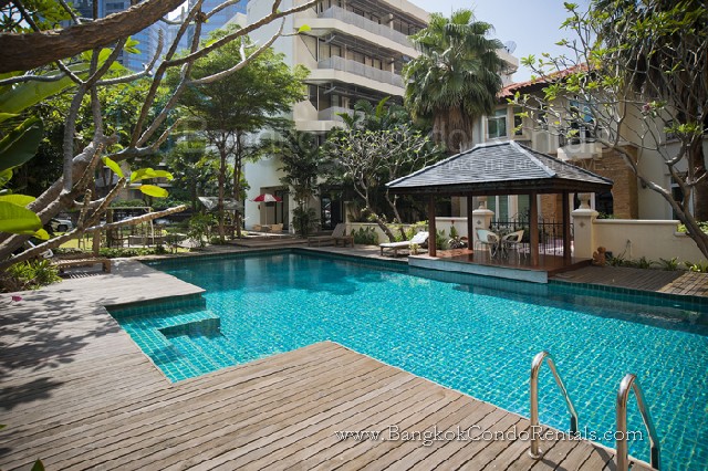 Town House for Rent in Ploen Chit