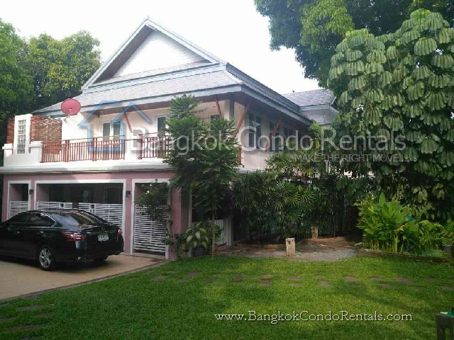 Single House for Rent in Ekkamai.