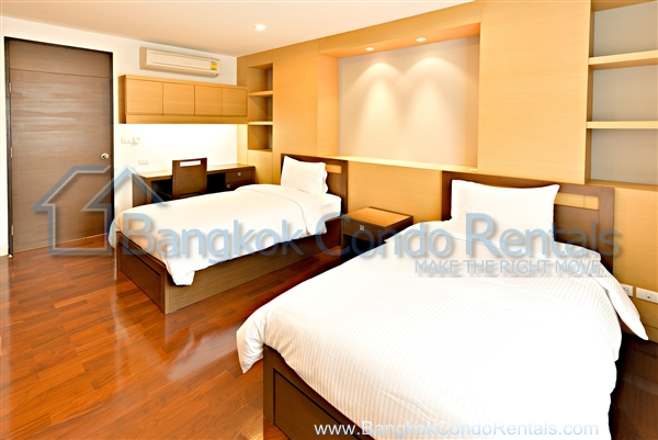 2 Bed Apartment for Rent in Ekkamai