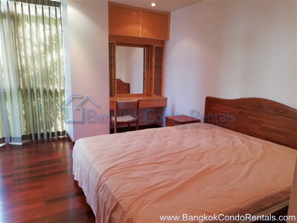 2 bed Urbana Sukhumvit