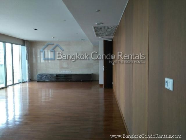 3 Bed Apartment for Rent in Asoke