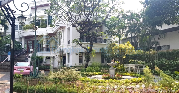 5 bed Single House Ekkamai