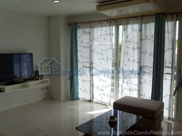 3 Beds Condo for Rent