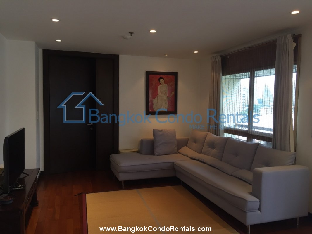 2 bed Baan Ploenchit