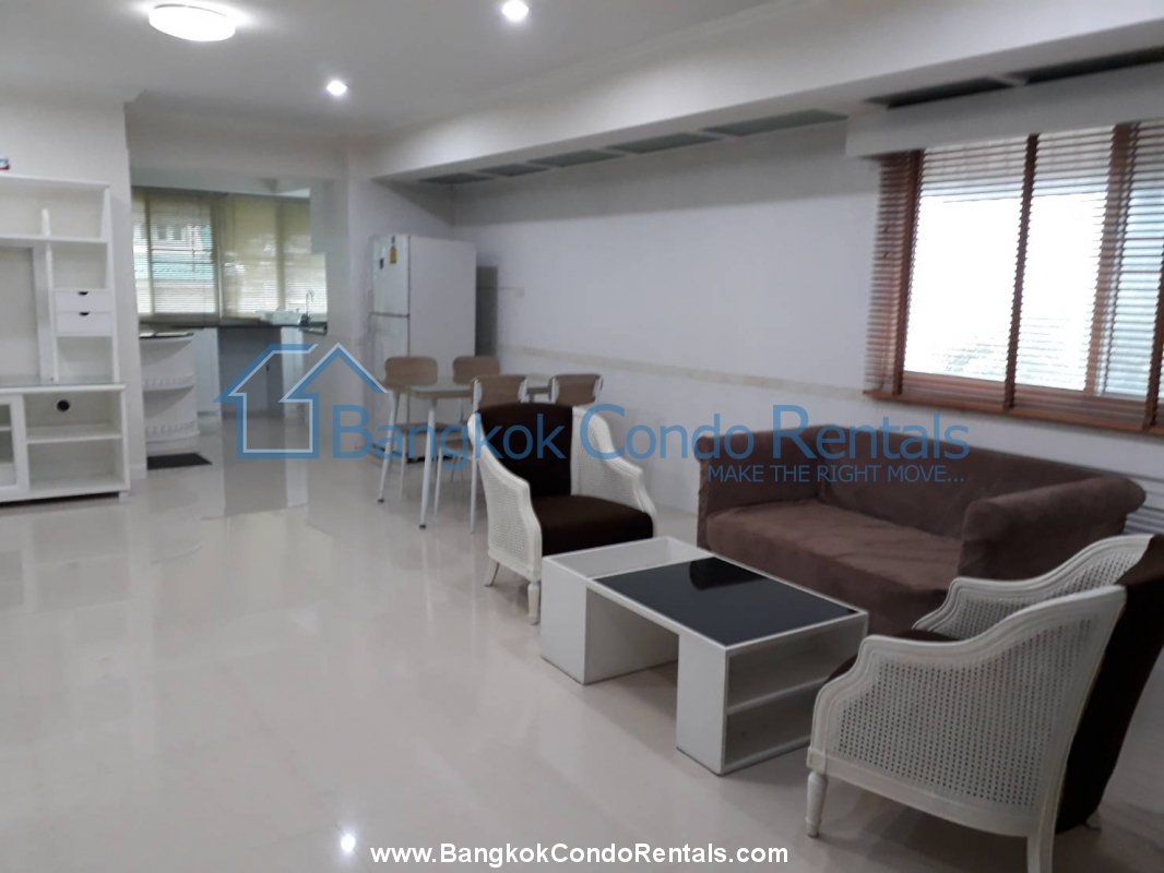 2 bed Ploenchit Condo