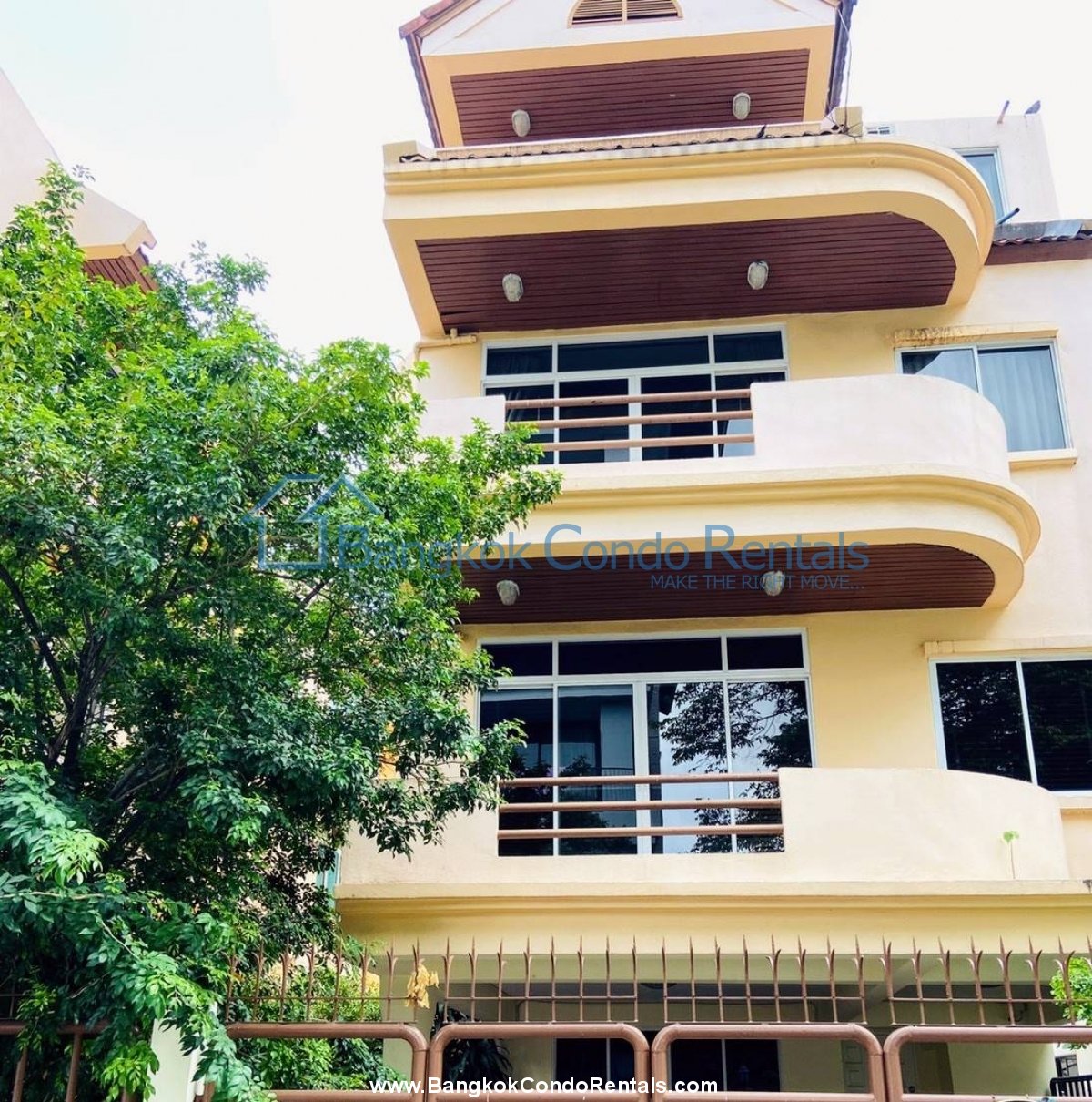 4 bed Townhouse Phrom Phong