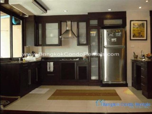 Spacious Condo for rent Prompong BTS