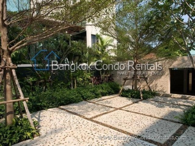 4 Bed Single House for Rent in Ekkamai