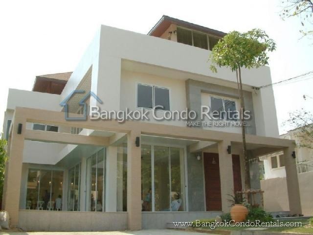 4 Bed Single House for Rent in Thonglor