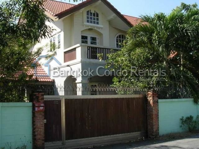 3 Bed Single House for Rent in Udomsuk