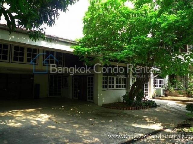 5 Bed Single House for Rent Ekkamai