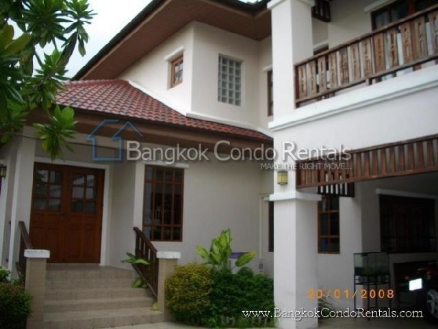 Single House Phra Khanong