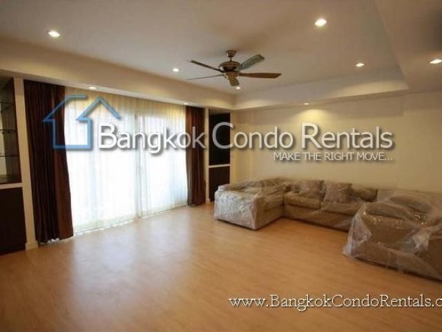 5 Bed Townhouse for Rent in Bangna