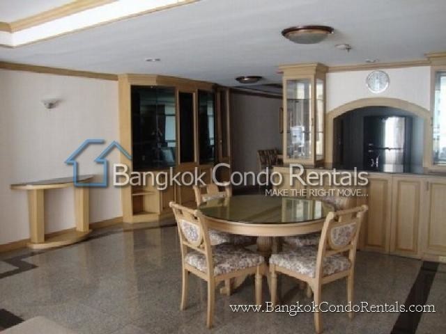 Large 2 Bed Next to Asoke BTS 