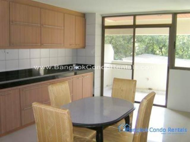 3 bed Apartment Phrom Phong