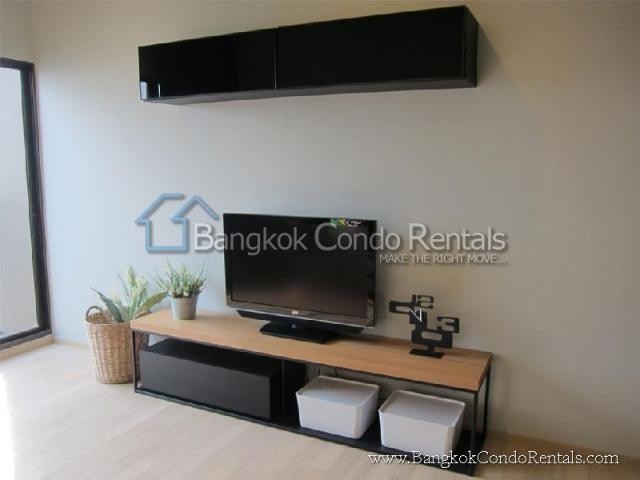 1 Bed Condo For Rent at Noble Refine