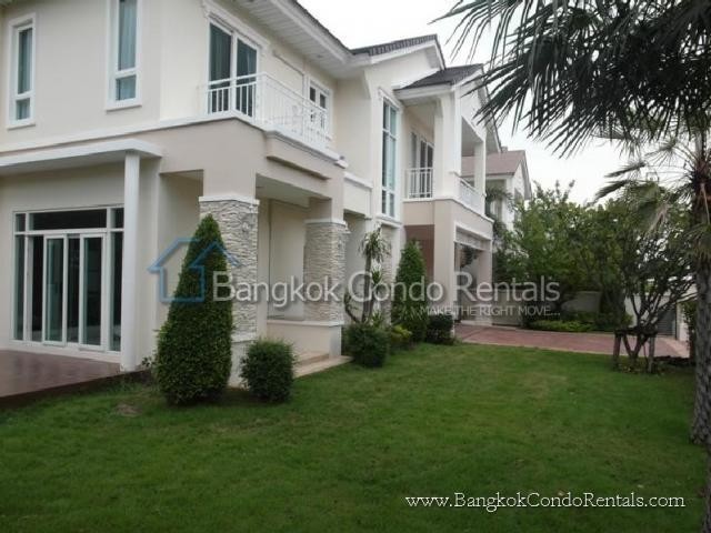 3 Bed Single House in Compound for Rent Rama 9