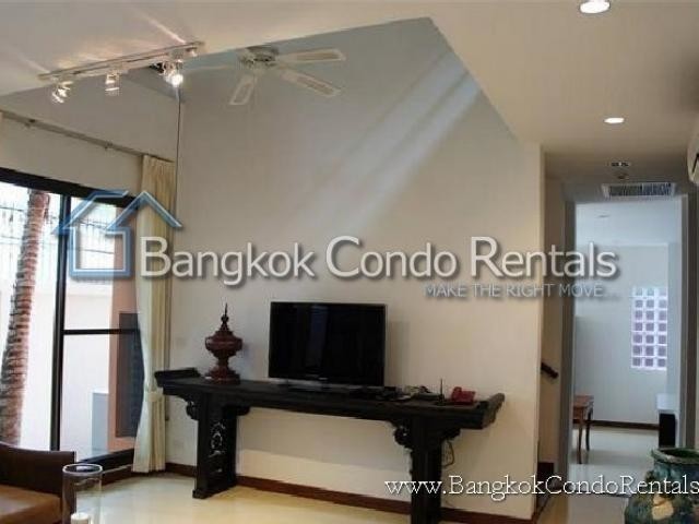 4 Bed Apartment for Rent in Phromphong