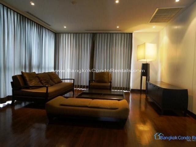 3 Beds Ruamrudee Apartment 