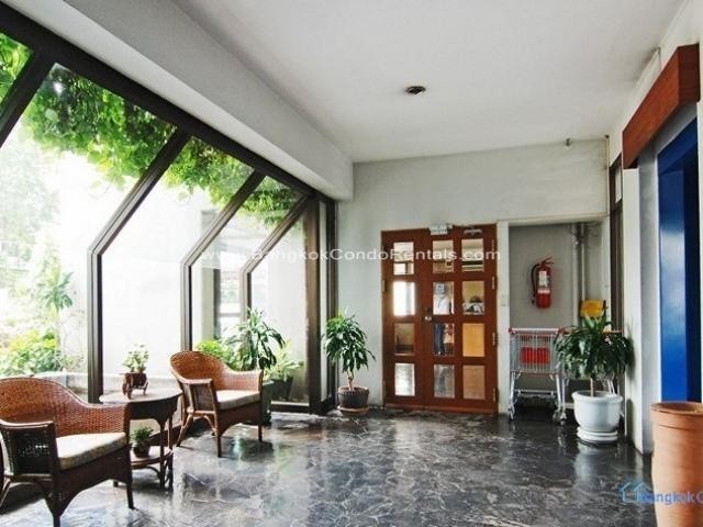 Sripat Court Apartment for Rent