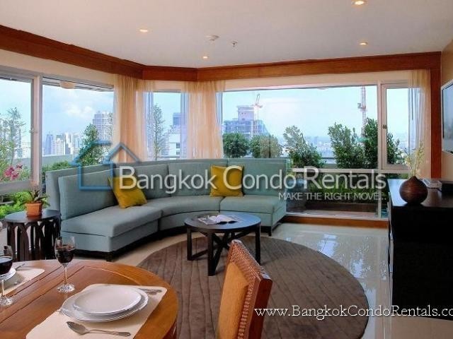 2 Bed Condo for Rent at Sukhumvit Suites